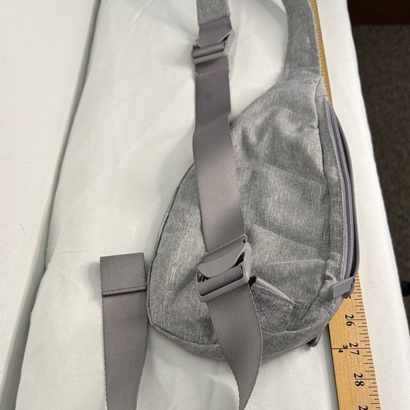 Vera Bradley Sling Bag Grey adjustable straps - Picture 6 of 8